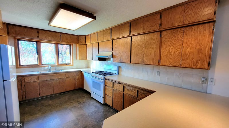1180 Scott Dr, Minnetrista, MN 55364
