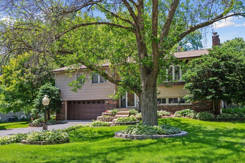 320 Dakota Ave S, Golden Valley, MN 55416