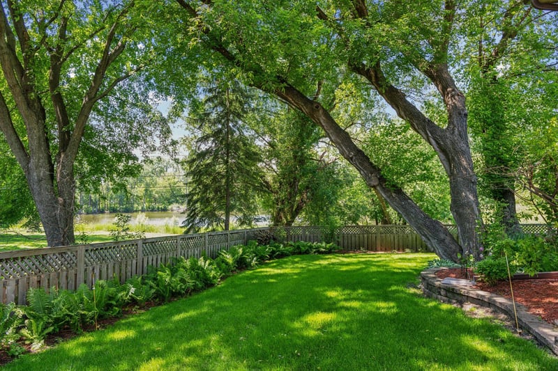 320 Dakota Ave S, Golden Valley, MN 55416