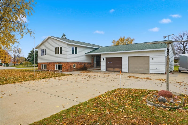 129 Meadowlark Ln SW, Melrose, MN 56352