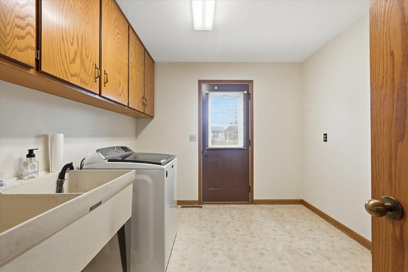 129 Meadowlark Ln SW, Melrose, MN 56352