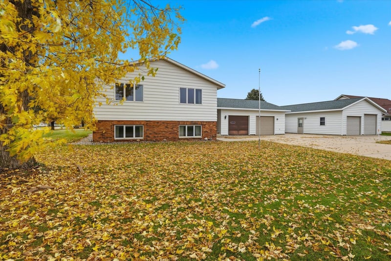 129 Meadowlark Ln SW, Melrose, MN 56352