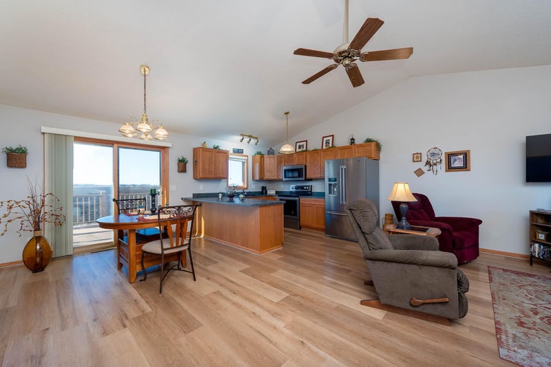 418 Hoffman Cir, Pemberton, MN 56078