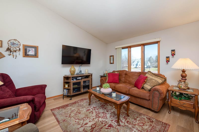 418 Hoffman Cir, Pemberton, MN 56078