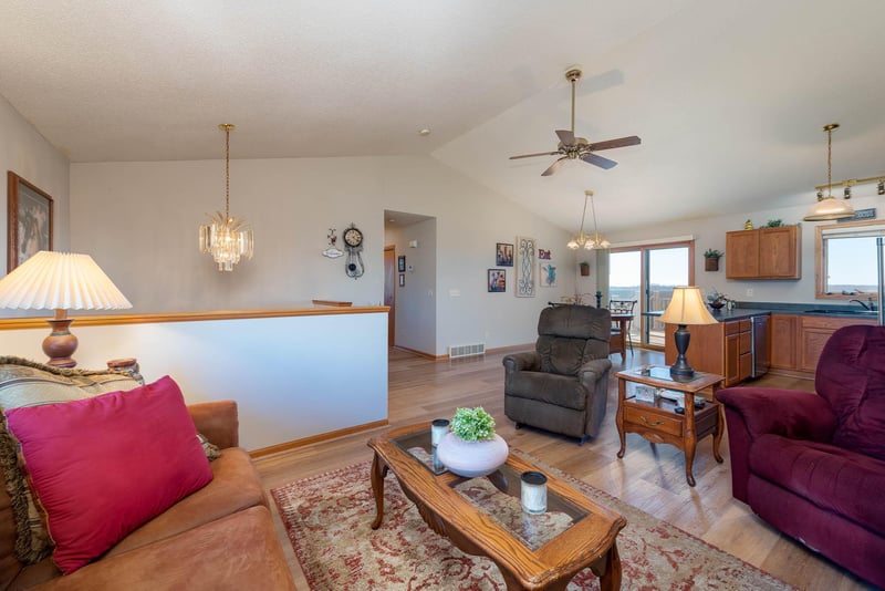 418 Hoffman Cir, Pemberton, MN 56078