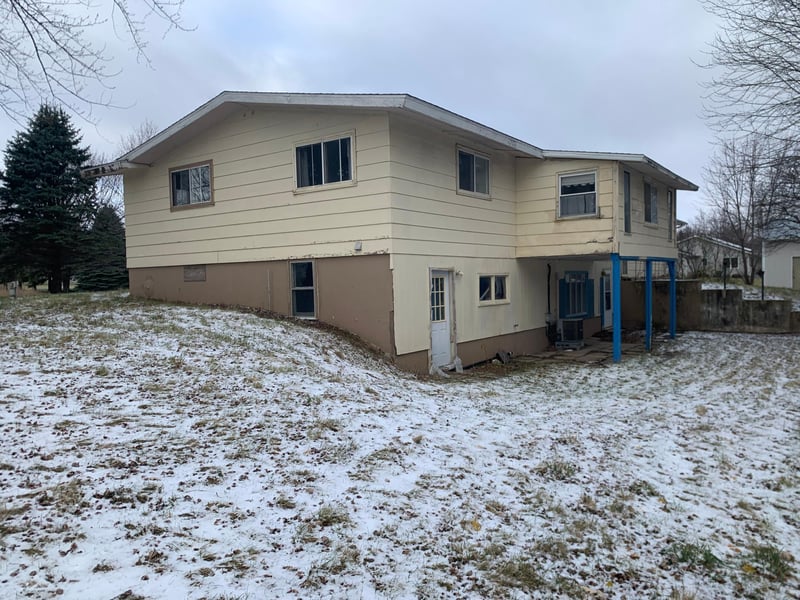 630 Lowell St E, Le Roy, MN 55951