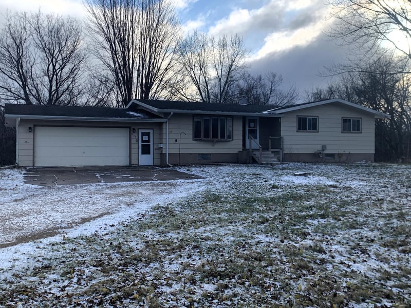 630 Lowell St E, Le Roy, MN 55951