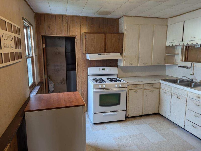 1119 E La Salle Ave, Barron, WI 54812