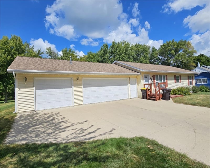 1017 7th Ave, Mountain Lake, MN 56159
