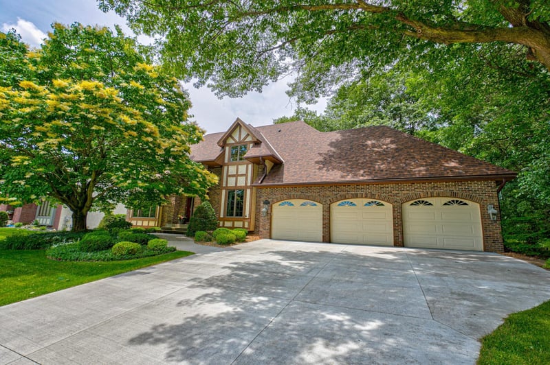 4457 Foothill Trl, Vadnais Heights, MN 55127
