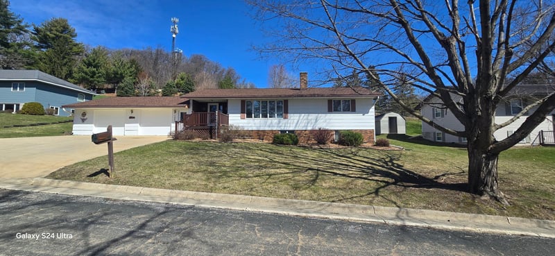 1003 Sunset Rd NW, Preston, MN 55965