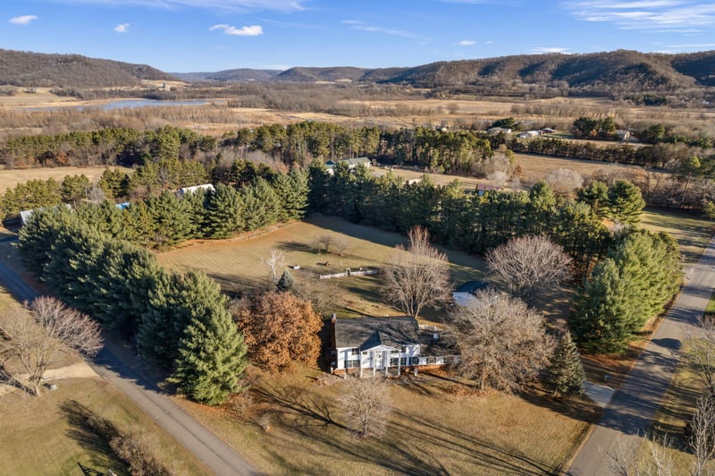 W1166 Badger Rd, Fountain City, WI 54629
