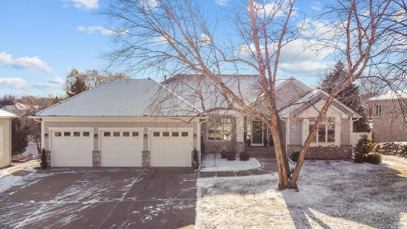 3061 Bent Tree Hills Dr, New Brighton, MN 55112