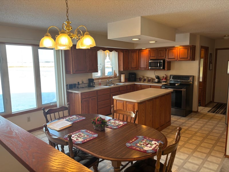 43793 810th St, Lakefield, MN 56150