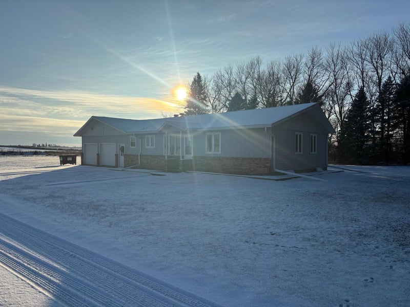 43793 810th St, Lakefield, MN 56150
