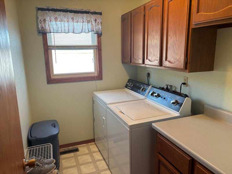 43793 810th St, Lakefield, MN 56150