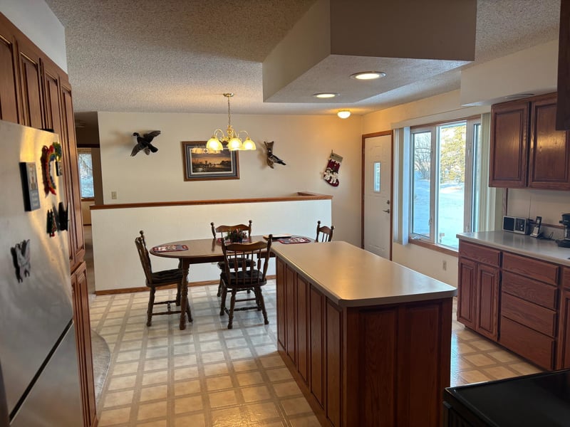 43793 810th St, Lakefield, MN 56150