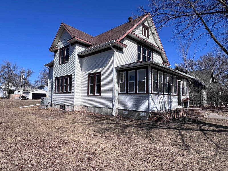 214 1st Ave NW, Rothsay, MN 56579