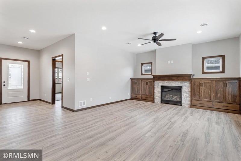 405 20th St, Glencoe, MN 55336