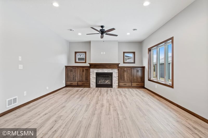405 20th St, Glencoe, MN 55336