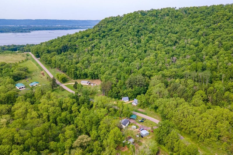 S1341 Deer Creek Rd, Nelson, WI 54756