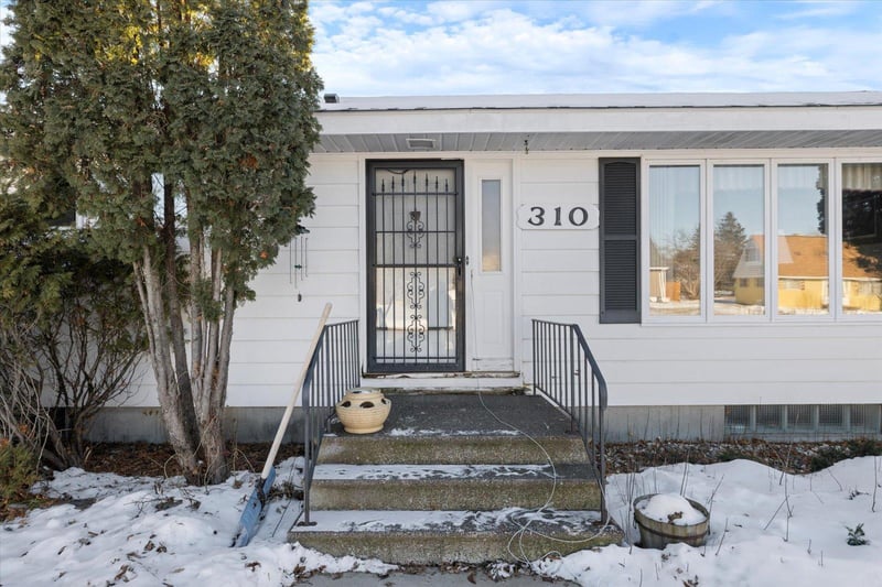 310 Coventry Rd, Hoyt Lakes, MN 55750
