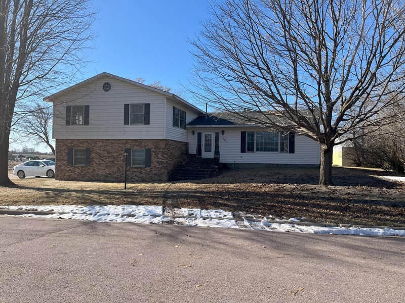 305 S 6th Ave E, Truman, MN 56088