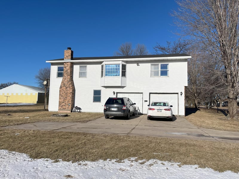 305 S 6th Ave E, Truman, MN 56088