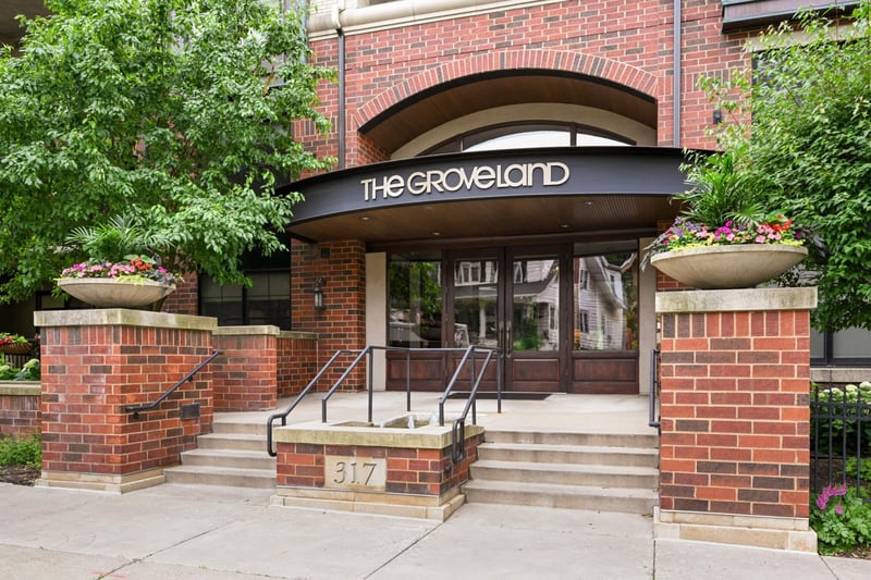 317 Groveland Ave #700, Minneapolis, MN 55403