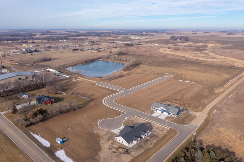 109 Bluestem Dr, Blue Earth, MN 56013