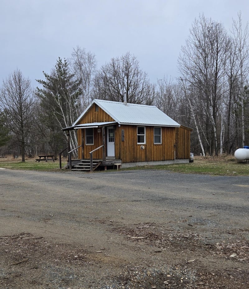 557 Clark Ave S, Kelliher, MN 56650