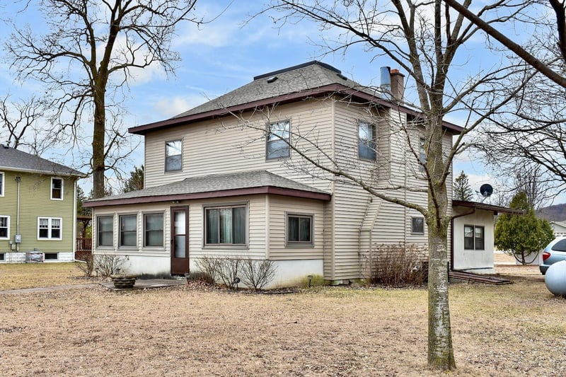300 S Dodge St, Kellogg, MN 55945