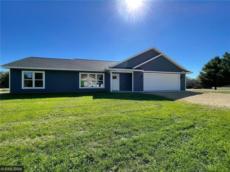 101 Nelson St, Elmwood, WI 54740