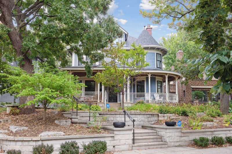 3125 E Bde Maka Ska Pw, Minneapolis, MN 55408