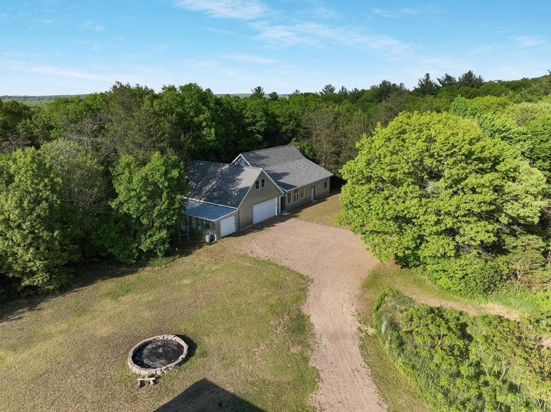 N1865 980th St, Eau Claire, WI 54701