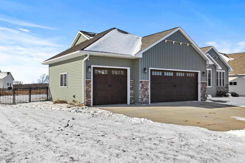 3995 High View Dr, Eau Claire, WI 54703