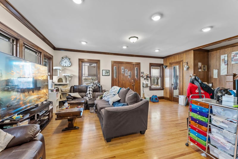 709 10th St NE, Austin, MN 55912