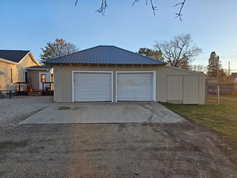 609 N Mather Rd, Le Roy, MN 55951