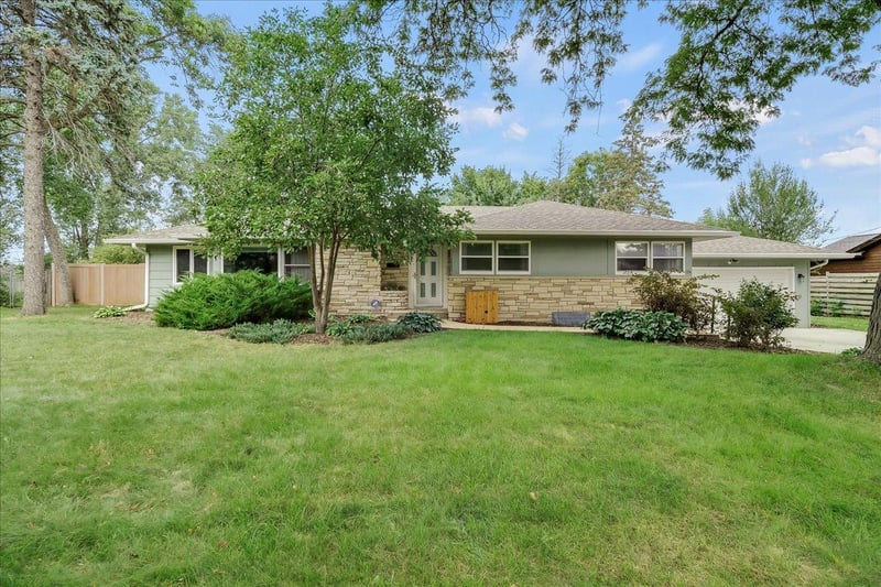 4512 Chatelain Ter, Minneapolis, MN 55422