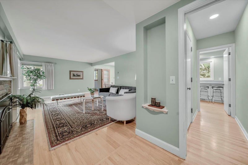 4512 Chatelain Ter, Minneapolis, MN 55422
