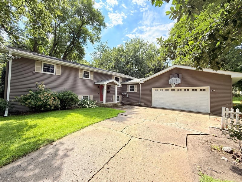 619 N 10th St, Montevideo, MN 56265