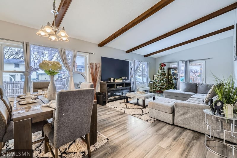 185 Craigbrook Way NE, Fridley, MN 55432