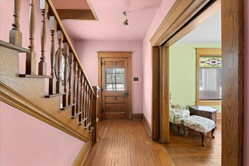 208 W Winter Ave, Elmwood, WI 54740