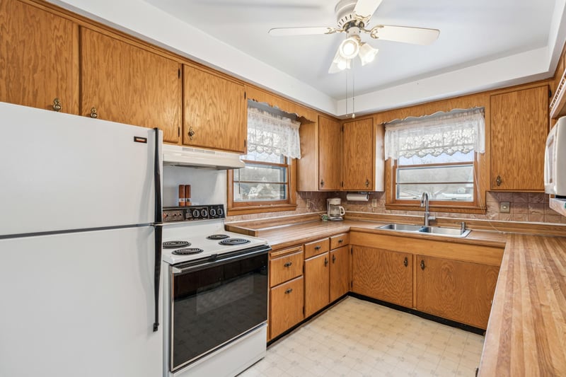 127 W Wilson Ave, Elmwood, WI 54740