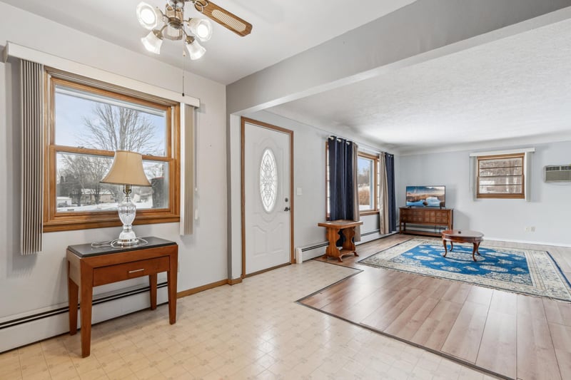 127 W Wilson Ave, Elmwood, WI 54740
