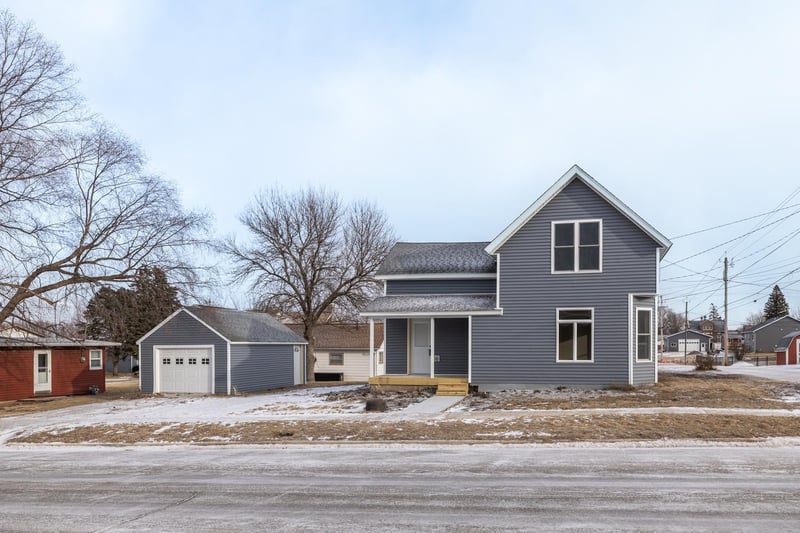 214 Center Ave S, Eyota, MN 55934