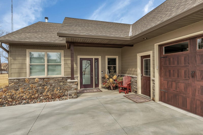 850 Lakewood Dr SW, Hutchinson, MN 55350