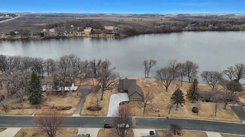 850 Lakewood Dr SW, Hutchinson, MN 55350
