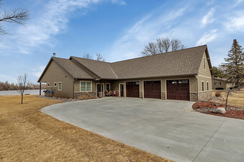 850 Lakewood Dr SW, Hutchinson, MN 55350