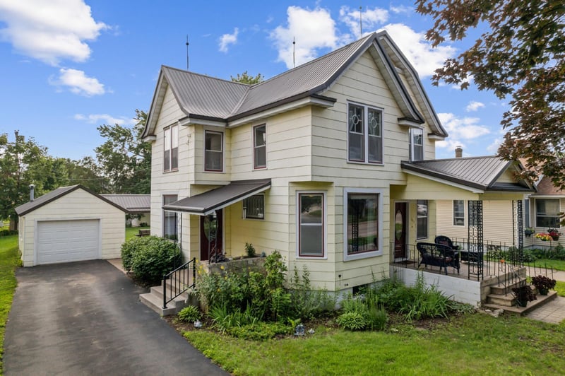305 S Main St, Cochrane, WI 54622